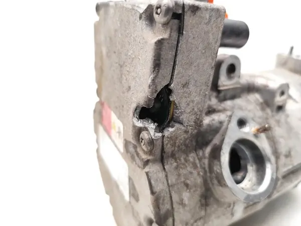 Compressore A/C Audi A3 40 TFSIe Ibrido 2023 5QE816803M image 10