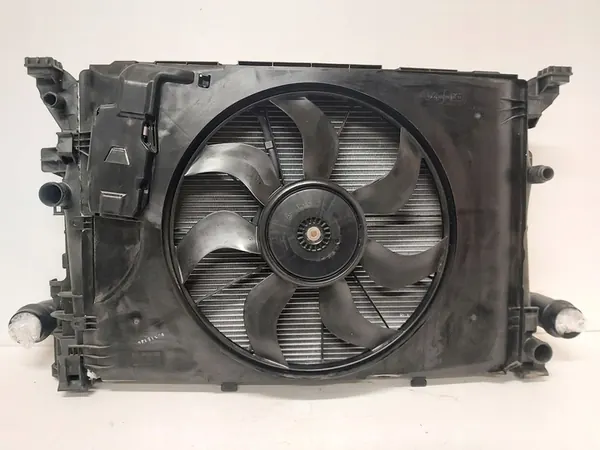 Radiateur de refroidissement d'eau Mercedes W117 W176 W246 W156 image 1