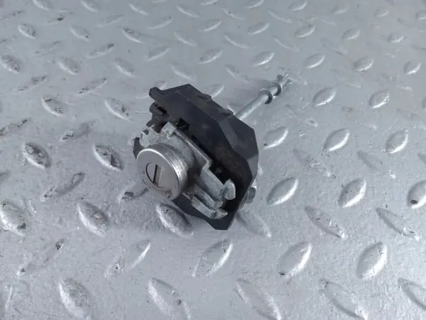 OEM 8228052840 Etu vasen lukon sisäosa Suzuki Swift III image 5