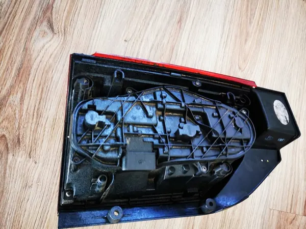 Volkswagen OE 7E0 945 096 R lámpara trasera image 3
