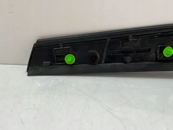 Spoiler de portón derecho Mercedes GLE W167 OEM A1677900200 image 5