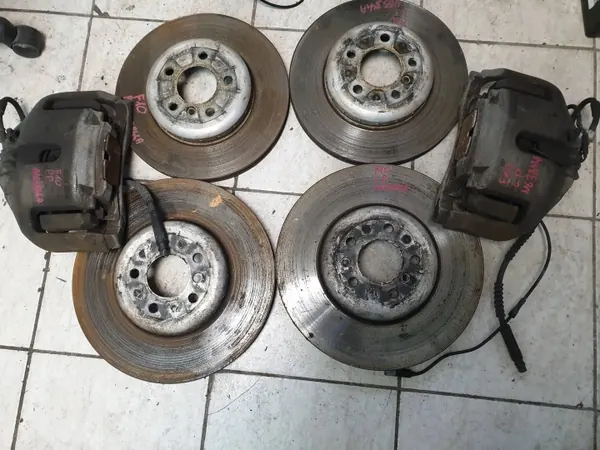 BMW F10 F11 550i 4.4 Remklauwen Set OEM image 2