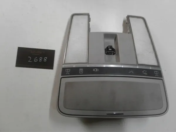 Luz de cabina Mercedes-Benz OEM 2218705686 image 2