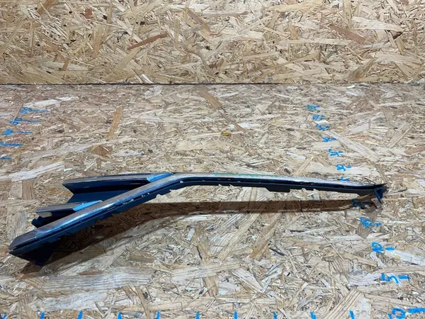 VW Touareg III 3 Front Left Chrome Grille image 2