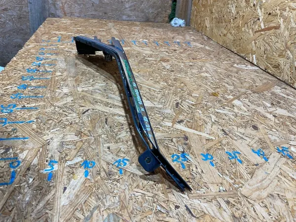 VW Touareg III 3 Front Left Chrome Grille image 3