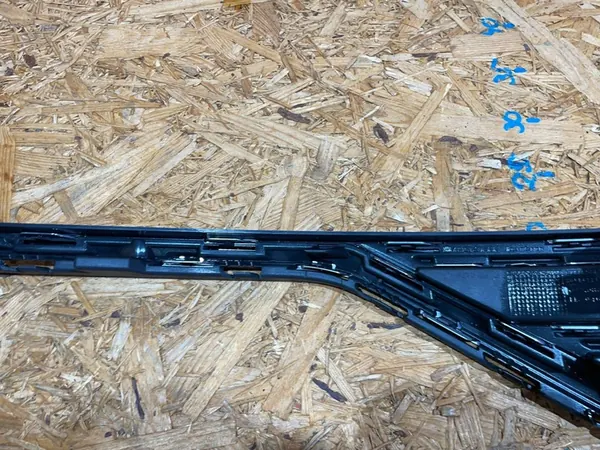 VW Touareg III 3 Front Left Chrome Grille image 7