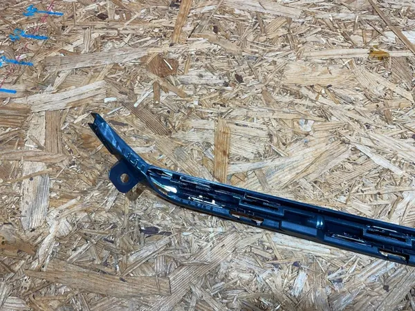 VW Touareg III 3 Front Left Chrome Grille image 8