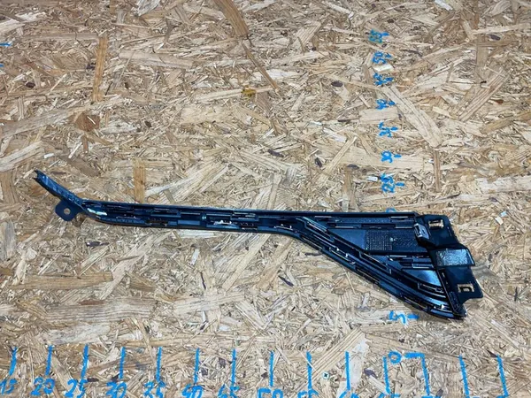 VW Touareg III 3 Front Left Chrome Grille image 9