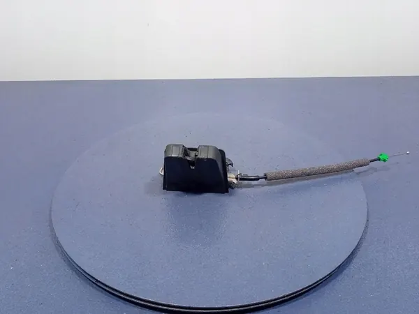 VW Passat B8 Bagagelås 3G0827506D image 2