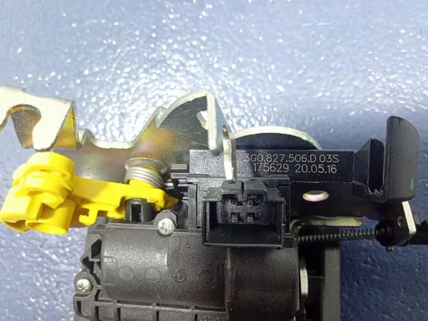 VW Passat B8 Bagagelås 3G0827506D image 4