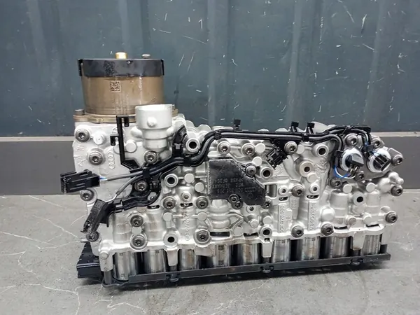 Mechatronics-yksikkö Audi S-Tronic Q5 0CK325065 image 6