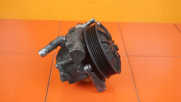 BMW E90 325i Servopump N52B25A 7537862 image 4