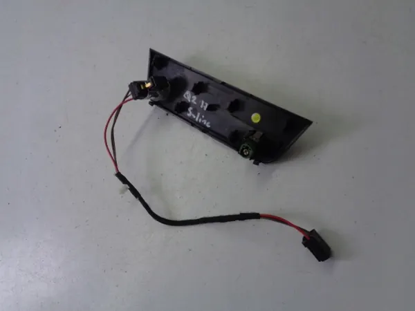 Tomada USB 12V OEM Audi Q2 2.0 TDI Quattro 2017 image 4