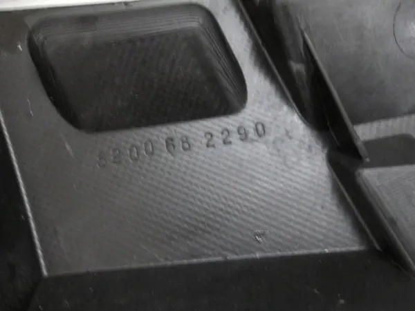 RENAULT CLIO III Front Bumper Grill image 3