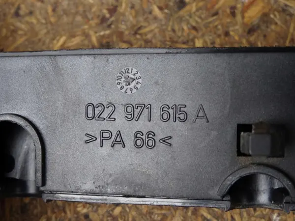 OEM 022971615A Conduit de câble d'allumage Golf V R32 image 3