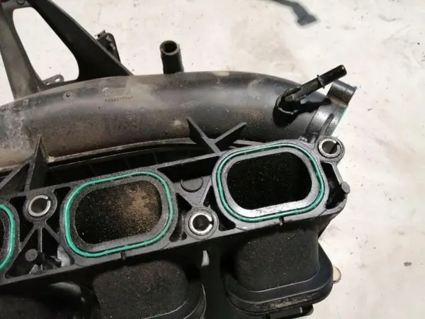 Colector de admisión usado OEM CM5E9424BE Ford Ecosport image 3