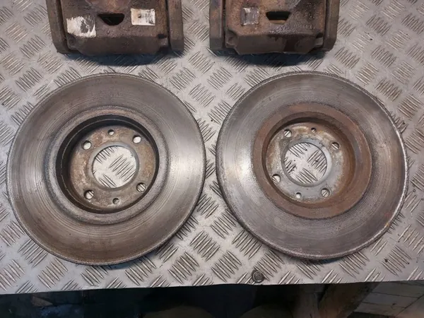 Gebrauchte Bremsscheiben + Beläge + Bremszangen Vorne Citroen image 3