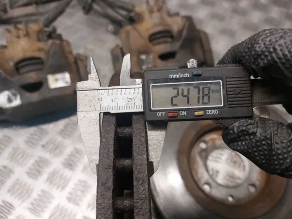 Gebrauchte Bremsscheiben + Beläge + Bremszangen Vorne Citroen image 5