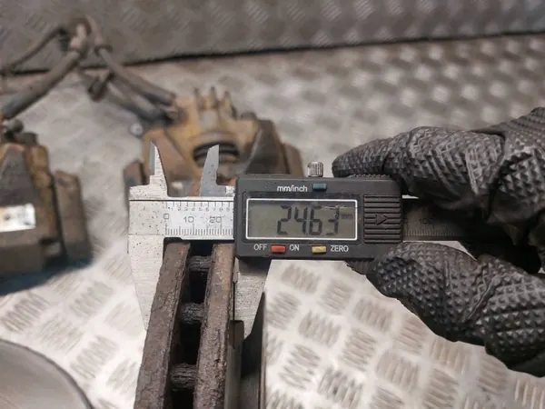 Gebrauchte Bremsscheiben + Beläge + Bremszangen Vorne Citroen image 6