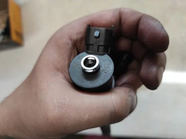 Iniettore CITROEN BERLINGO 1 I LIFT 1.6HDI 0445110277 image 3