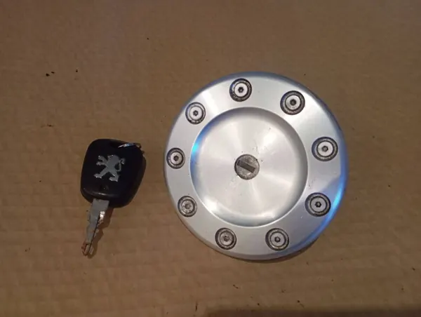 Polttoainetäyttökorkki OEM YGM1641 Peugeot 206 CC image 2