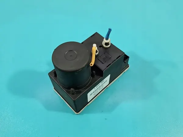 Centrallås Pump Audi A3 8L 96-99 8L0862257L image 1