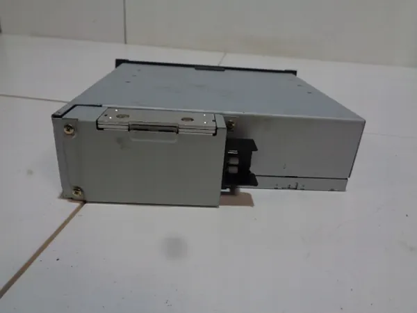 Saab CD-vaihtaja OEM 12757121 9-3 II:lle 2002-2007 image 9