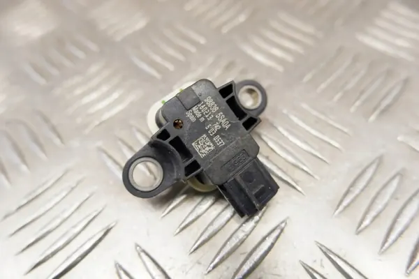 Voorste rechter botsingssensor OEM 988365SA0A - Nissan image 2