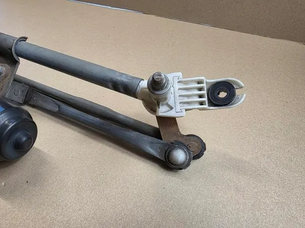 Mécanisme d'essuie-glace avant Suzuki Swift IV MK6 2004-2010 OEM image 5