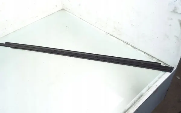Audi A4/S4 B6 Coupé Tuulilasinlistä OEM 8H0839478A image 3