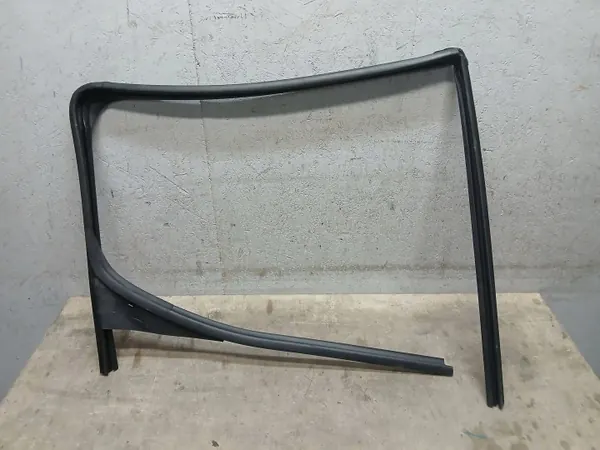 Joint de vitre avant droit OEM 9818023380 image 2