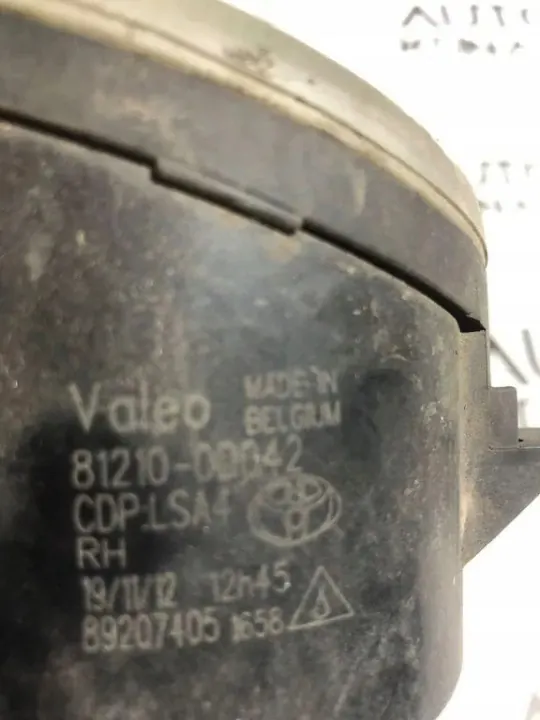 Farol Halogéneo Direito Toyota OEM 81210-0D042 Usado image 2