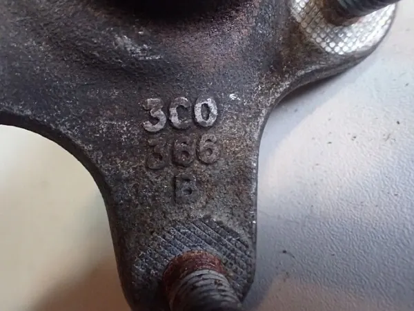Axe de Bras de Suspension Droit Skoda Superb III OEM 3C0366B image 4