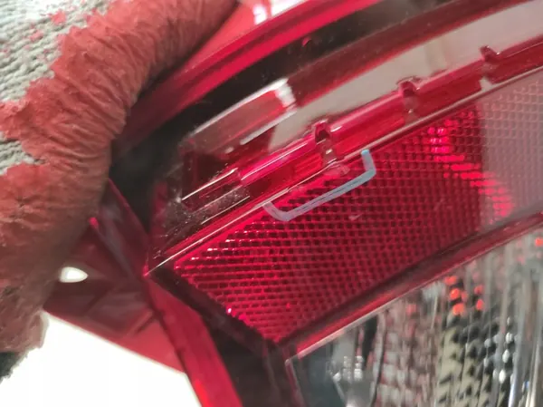 KIA SPORTAGE V 5 21- Luz Trasera Izquierda Parachoques 92405R2000 image 3