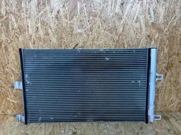 Tesla Model 3 AC-kondensaattori OEM 1077083-00-B 2017- image 6