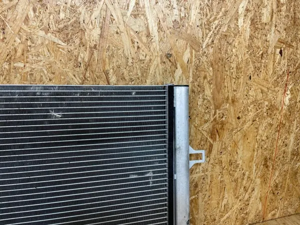 Tesla Model 3 AC-kondensaattori OEM 1077083-00-B 2017- image 8