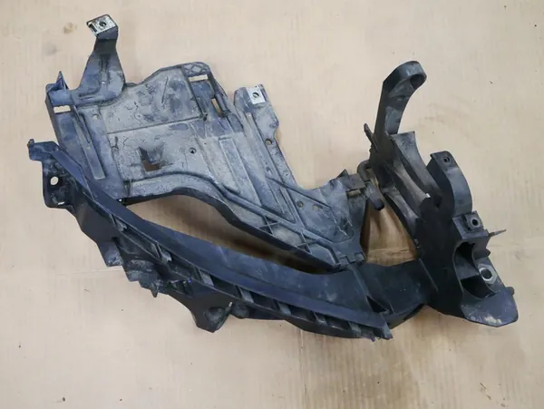 AUDI A4 B8 Glissière de fixation phare droit 8K0805608A image 2