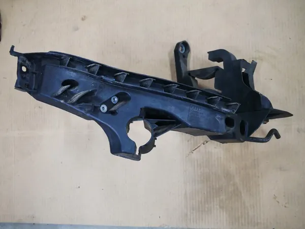 AUDI A4 B8 Glissière de fixation phare droit 8K0805608A image 3