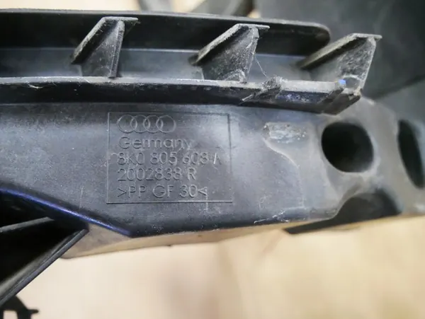 AUDI A4 B8 Glissière de fixation phare droit 8K0805608A image 4