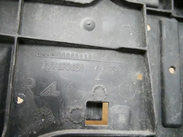 AUDI A4 B8 Glissière de fixation phare droit 8K0805608A image 5