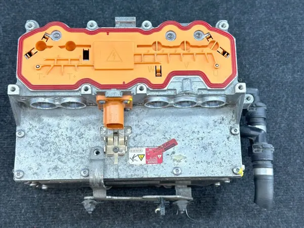 Inversor Volkswagen e-Golf OEM 5QE907070L - Usado image 4