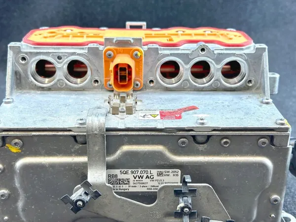 Inversor Volkswagen e-Golf OEM 5QE907070L - Usado image 5