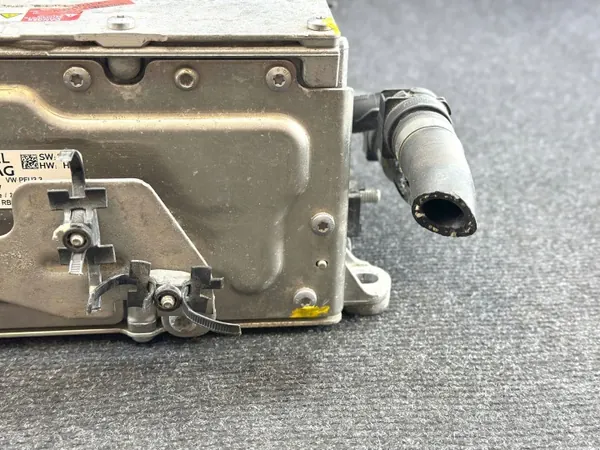 Inversor Volkswagen e-Golf OEM 5QE907070L - Usado image 6