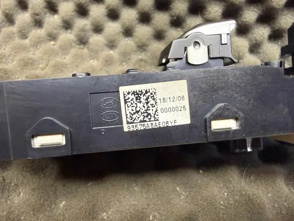 Kia Hyundai Centraleurschakelaarpaneel 93575A8AC0BYF image 3