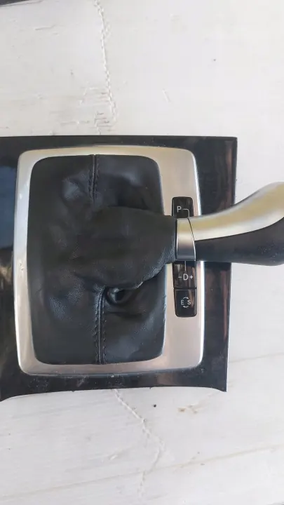 Pomo de mudanças Mercedes W212 OEM - Estado usado image 7