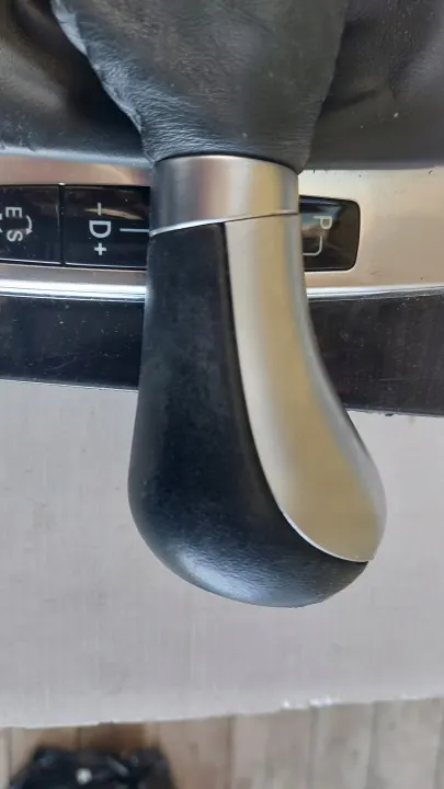 Pomo de mudanças Mercedes W212 OEM - Estado usado image 8