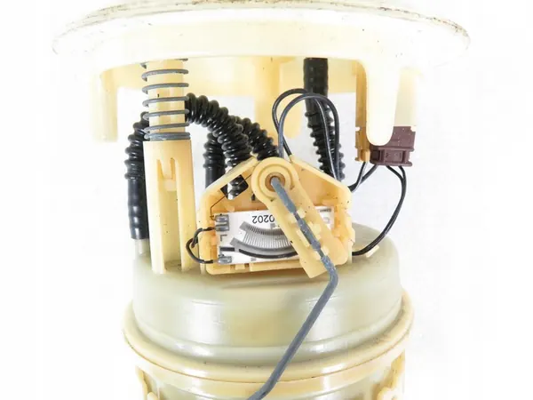 POLTTOAINEPUMPPU CITROEN C8 2.2 BENSIINI 09732009902 image 6