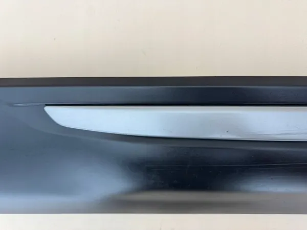 OEM BJ32-274A48-BJ Moldura Porta Traseira Direita - Range Rover Evoque image 9
