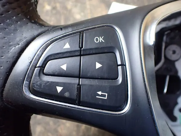 Volante Mercedes-Benz GL X166 A0004606903 - Usado image 3