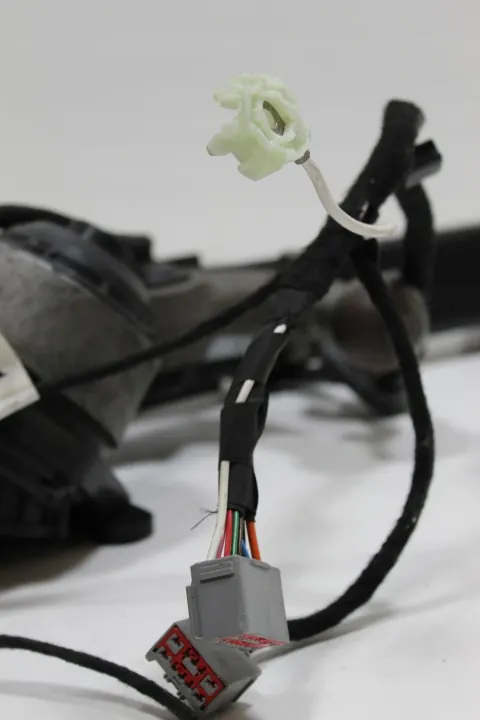 Crochet de remorquage électrique Volvo XC40 OEM 31458008 N image 5